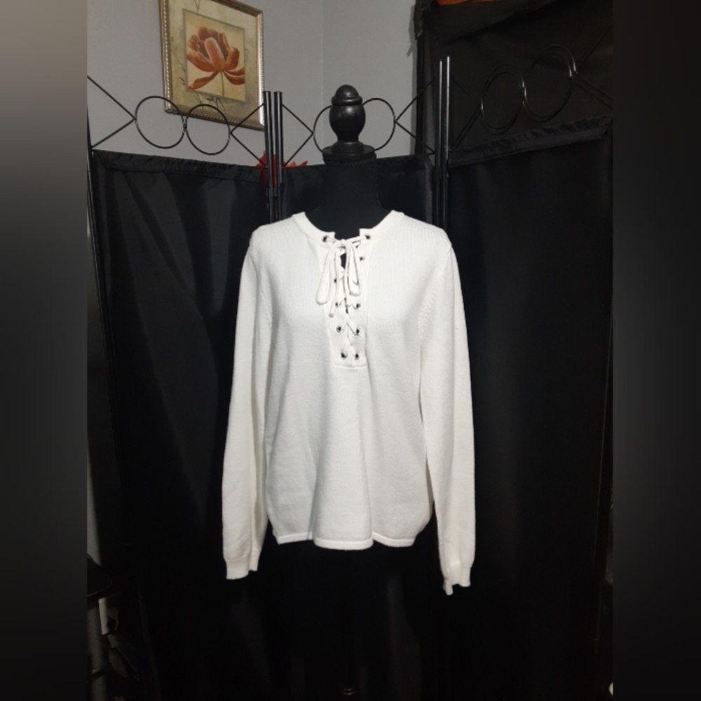 Forever 21 Women's NWT Sweater White Lace Up Neck Long Sleeve Size 1X Coquette